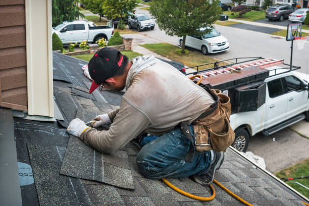 Professional Roofing technician working in Cortland, OH